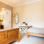 Seasons Gæstehus 5*