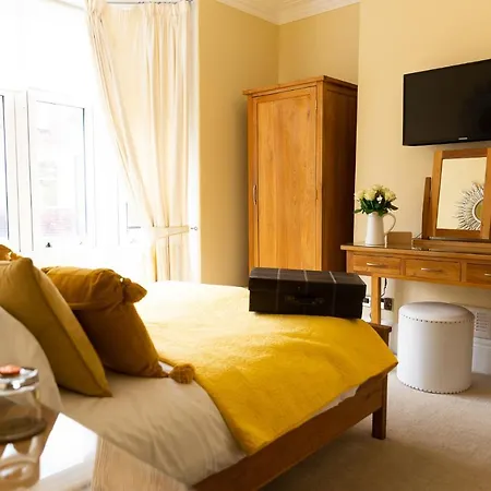 Seasons בית הארחה 5*