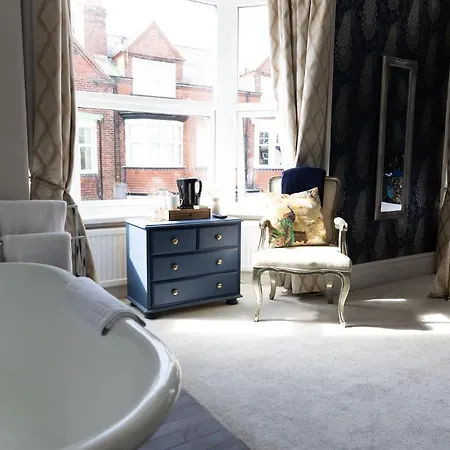 בית הארחה Seasons 5*