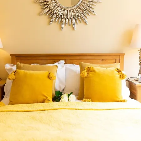 Seasons בית הארחה 5*