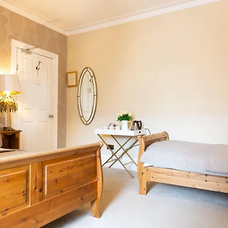 Seasons בית הארחה 5*