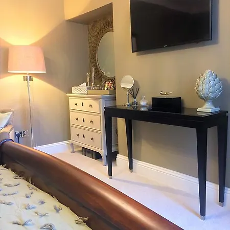 Seasons בית הארחה פילי